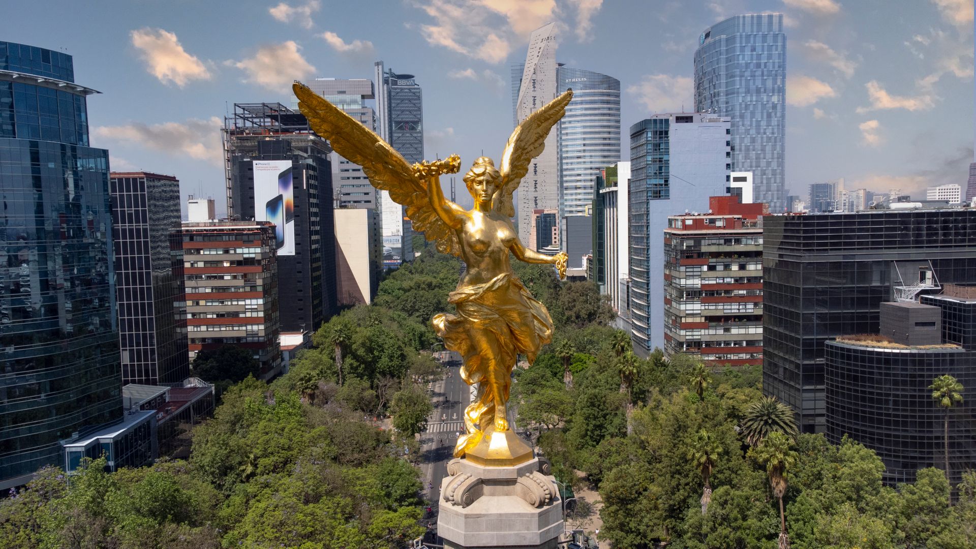 Angel of Independence on Paseo de la Reforma, Mexico City