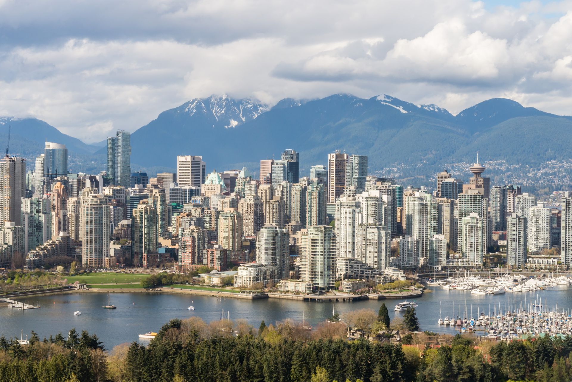 Vancouver skyline with the North Shore mountains